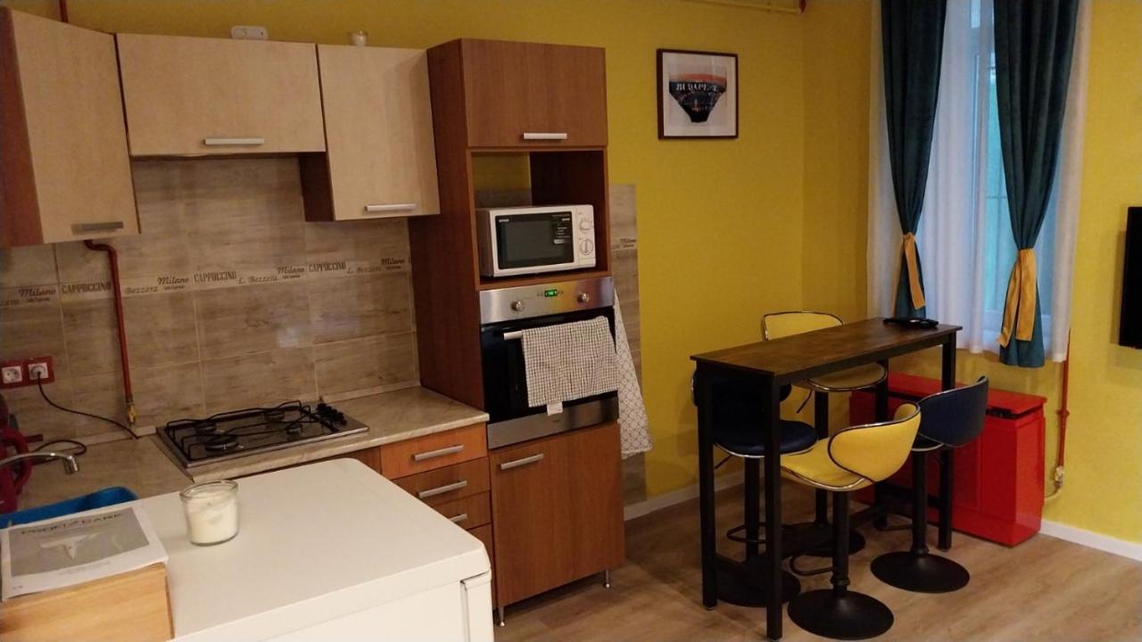 Yellow Blue Apartment Будапеща Екстериор снимка