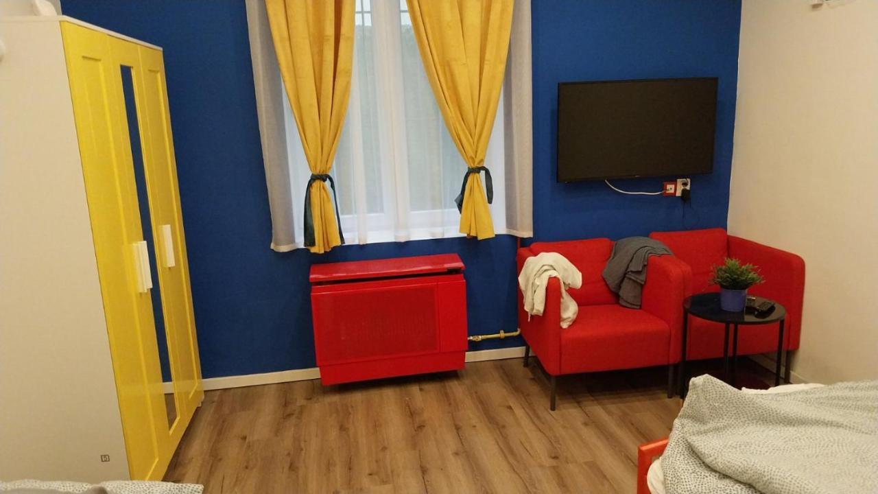 Yellow Blue Apartment Будапеща Екстериор снимка